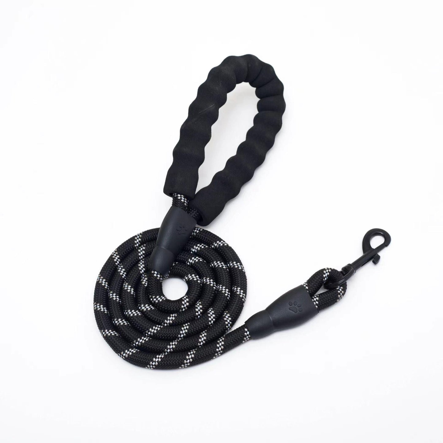 Black reflective nylon dog leash with soft padded handle by Noblias, ideal for comfortable walks and nighttime visibility.