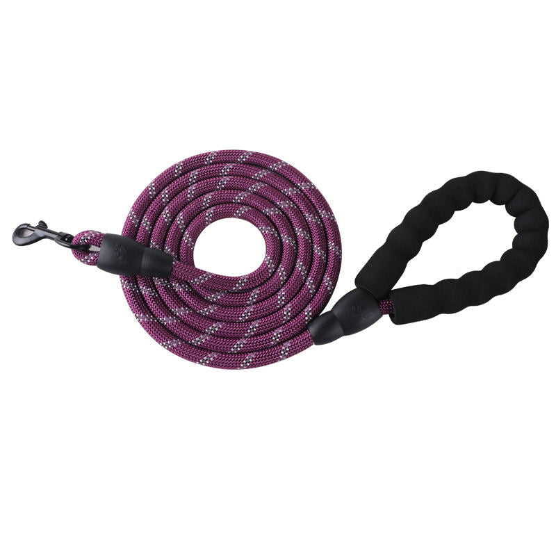 Black Noblias reflective nylon dog leash with padded handle, ideal for secure and comfortable walks.