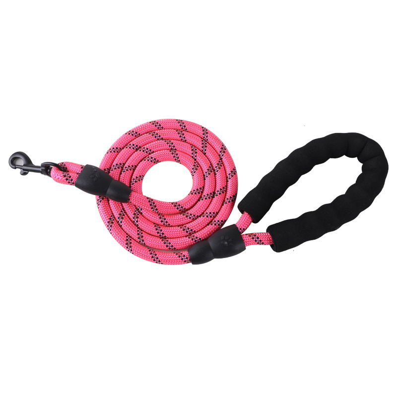 Black reflective nylon dog leash from Noblias with a soft padded handle, 1.5 meters long for comfortable walking.
