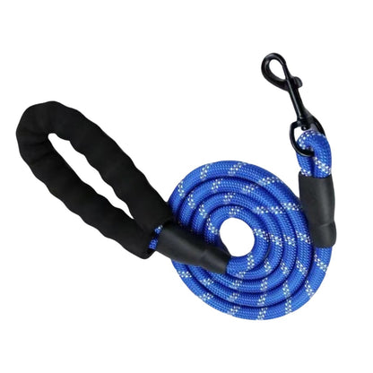 Black reflective nylon dog leash with soft padded handle from Noblias, designed for comfortable and secure walking.