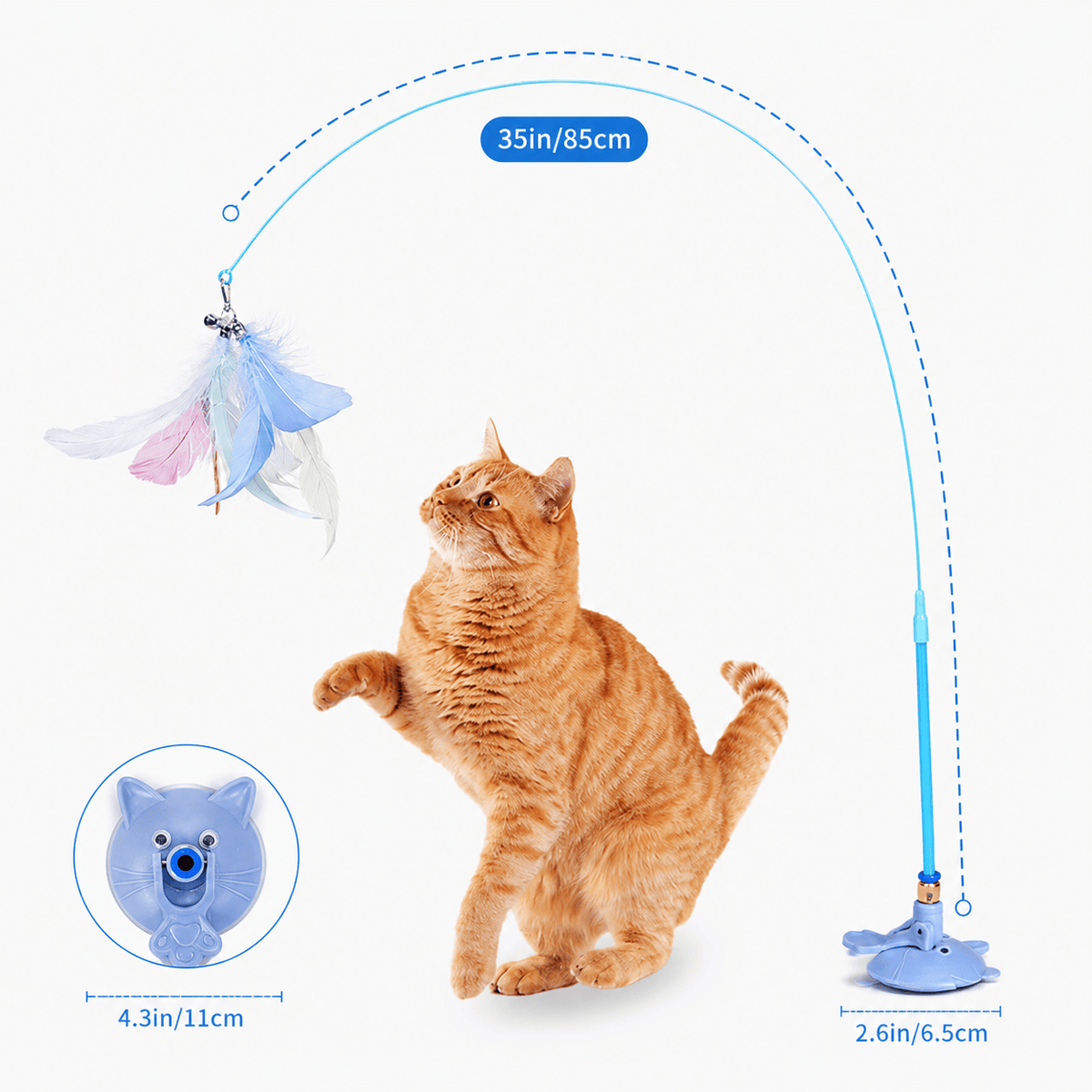 Ginger cat batting at the feather on the Noblias suction cup cat wand, with the 85 cm spring rod and 6.5 cm base measurements marked.